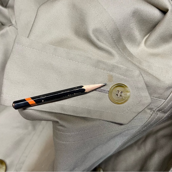 Burberry trench coat. - Picture 14 of 15